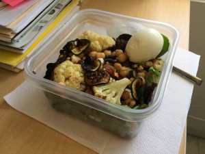 desk lunch salad 