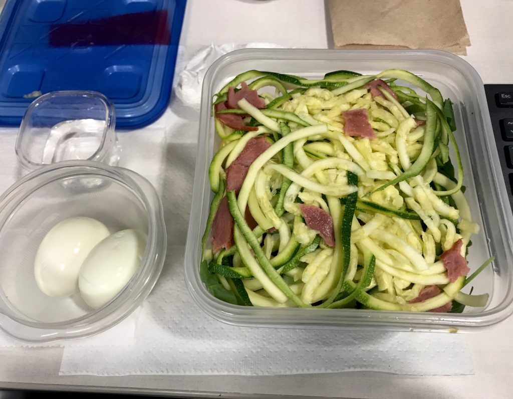 zoodle-salad-lunch 