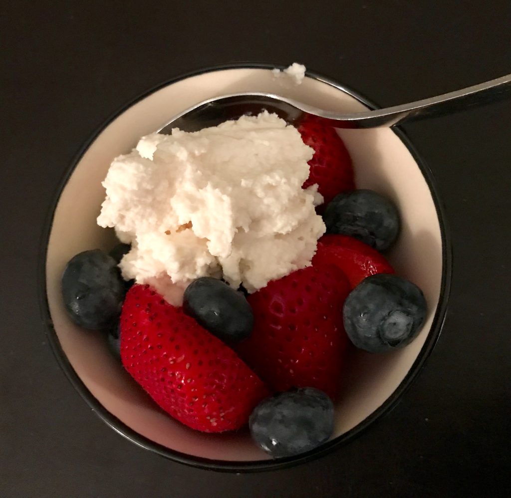 Berries with Cheesecake Dip