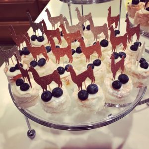 llama mini cakes