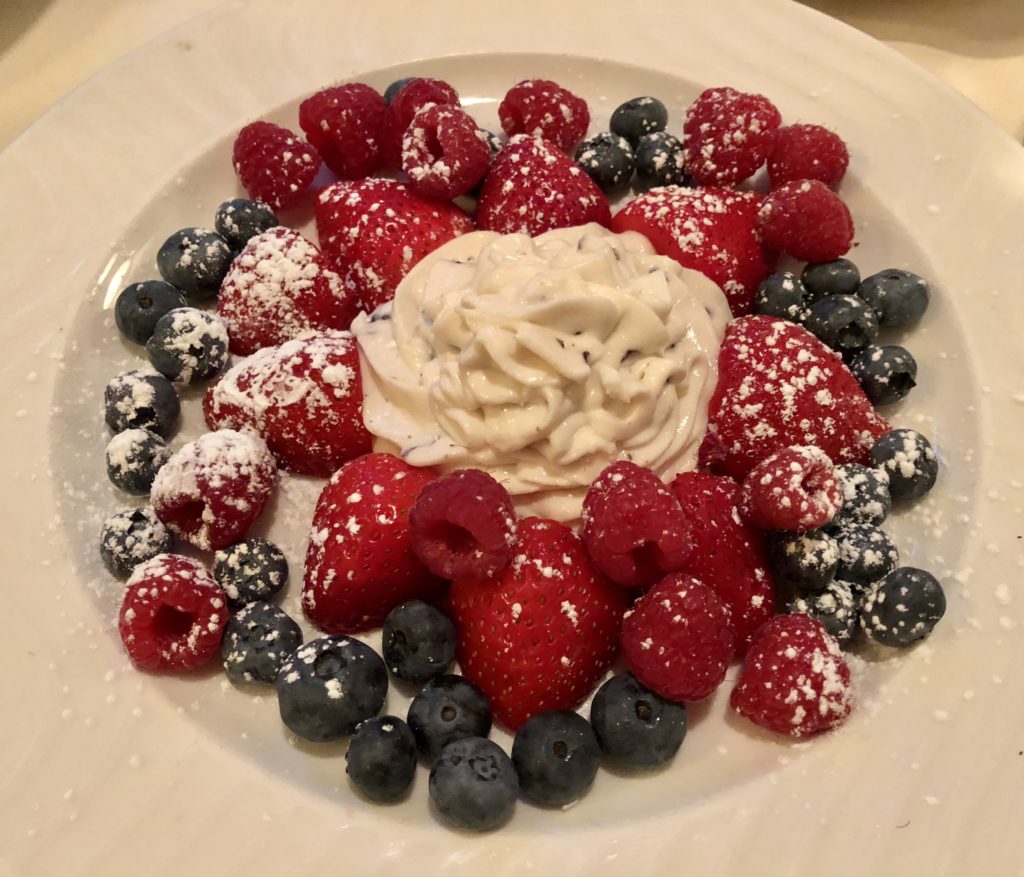 berries-and-canoli-cream